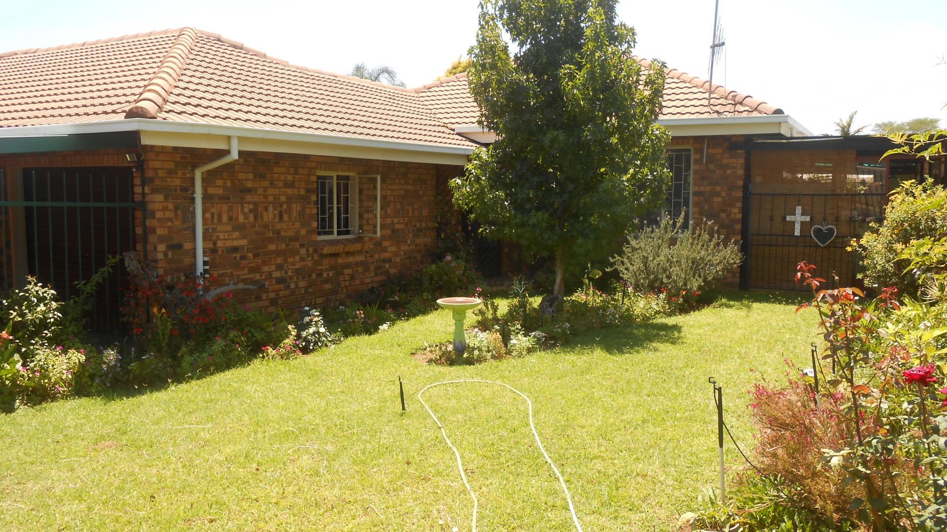 Front View of property in Montana Park