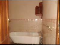 Bathroom 1 - 2 square meters of property in Casseldale
