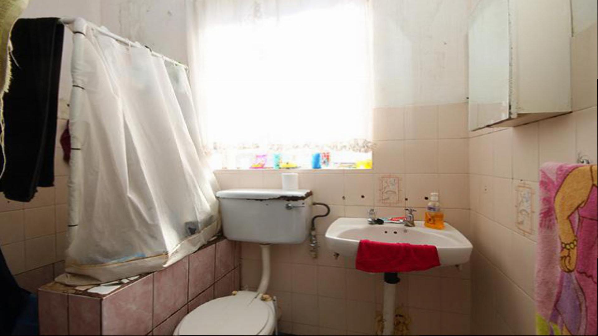 Bathroom 1 of property in West Village