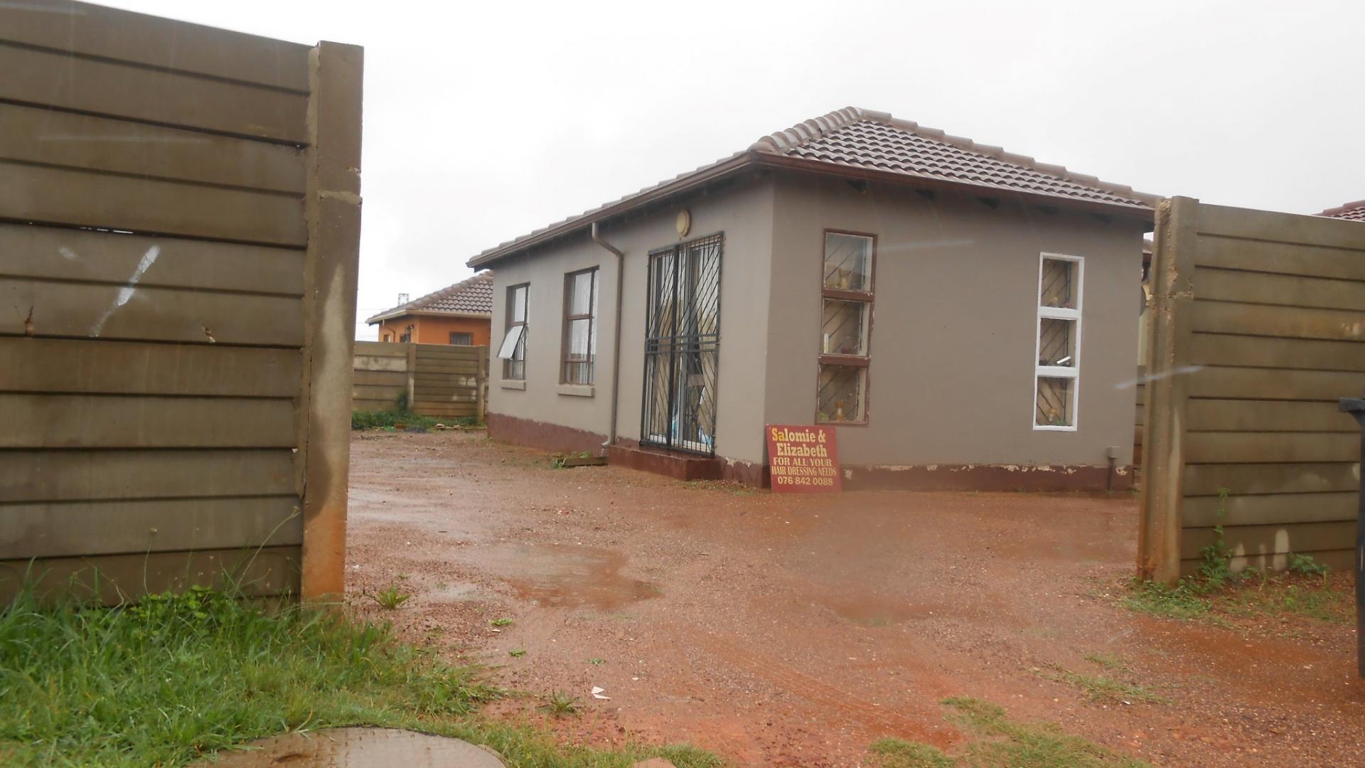 Front View of property in Goudrand