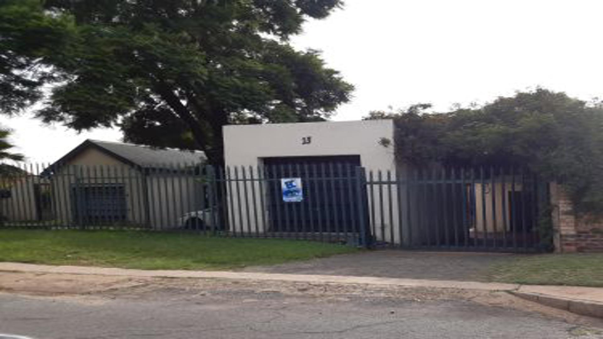 Front View of property in Whiteridge