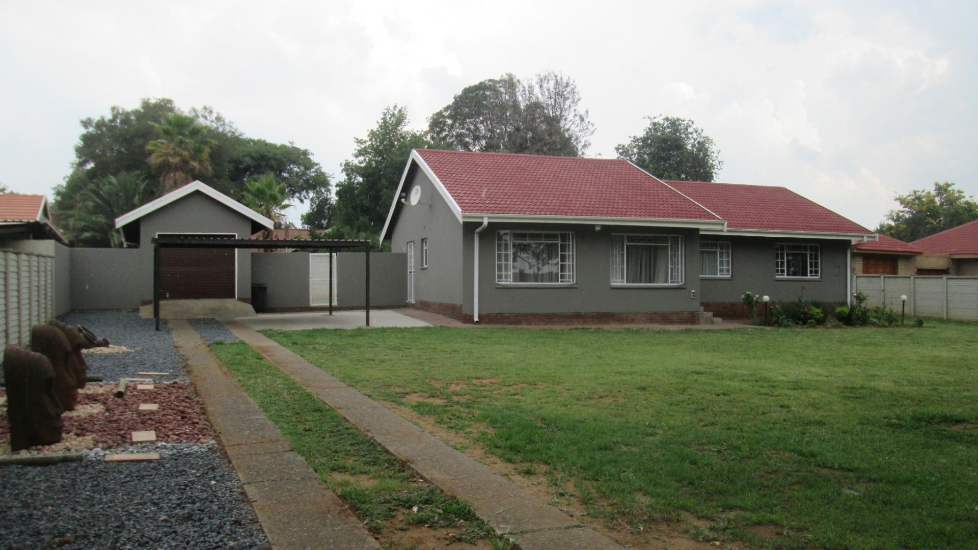 Front View of property in Vaalpark