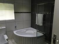 Main Bathroom - 14 square meters of property in Vaalpark
