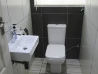 Bathroom 1 - 2 square meters of property in Vaalpark