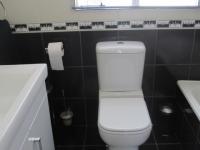 Main Bathroom - 17 square meters of property in Brakpan