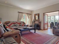 Lounges - 26 square meters of property in Woodhill Golf Estate