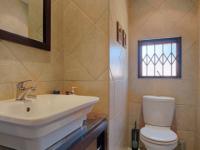 Guest Toilet - 5 square meters of property in Woodhill Golf Estate