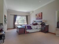 Main Bedroom - 34 square meters of property in Woodhill Golf Estate