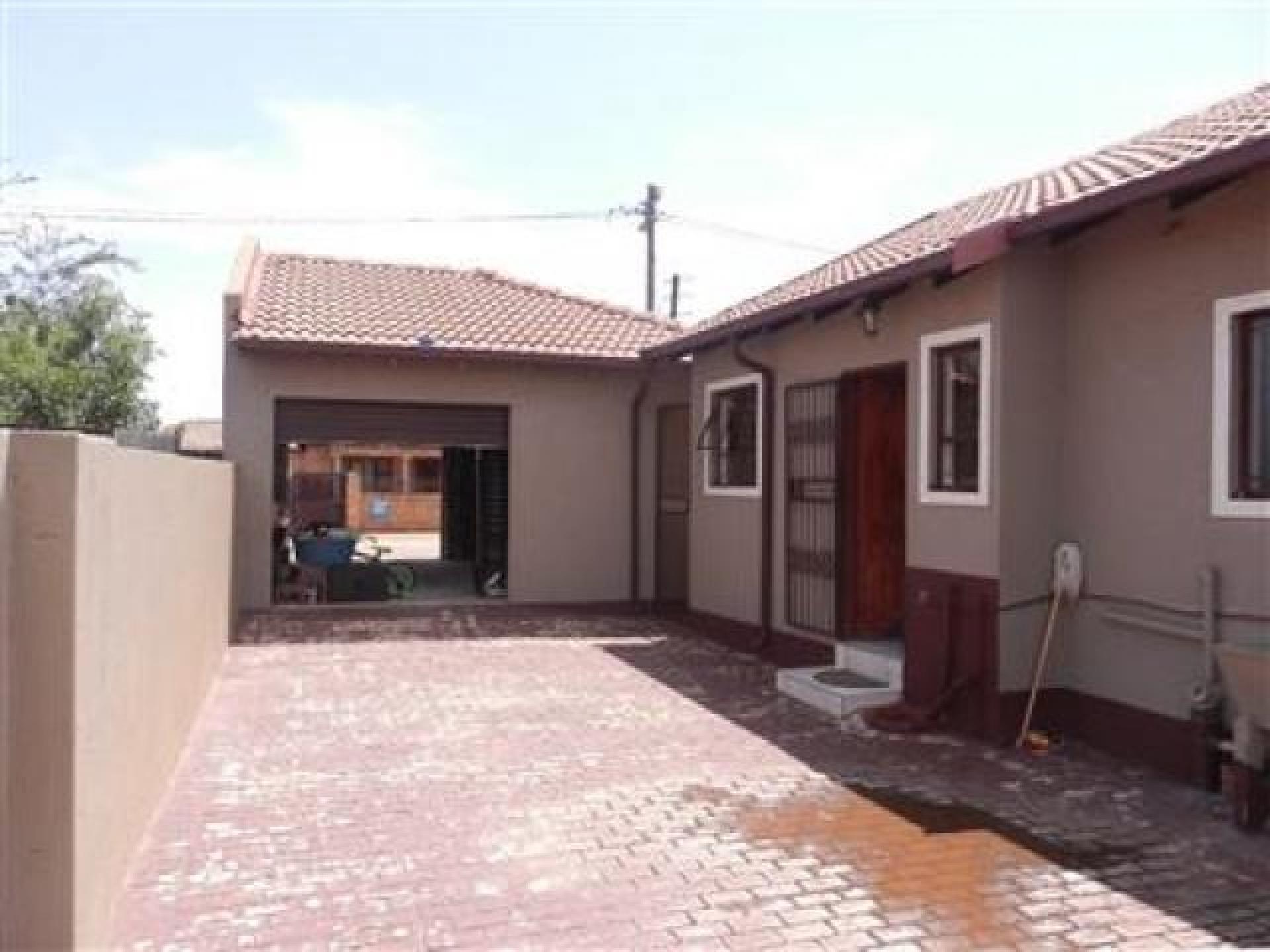 Front View of property in Protea Glen