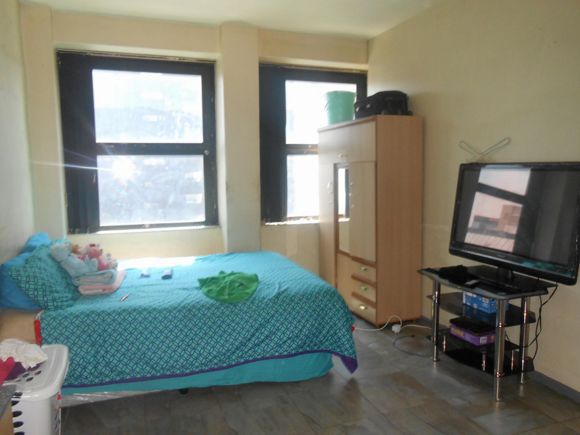 Bed Room 1 - 19 square meters of property in Johannesburg Central