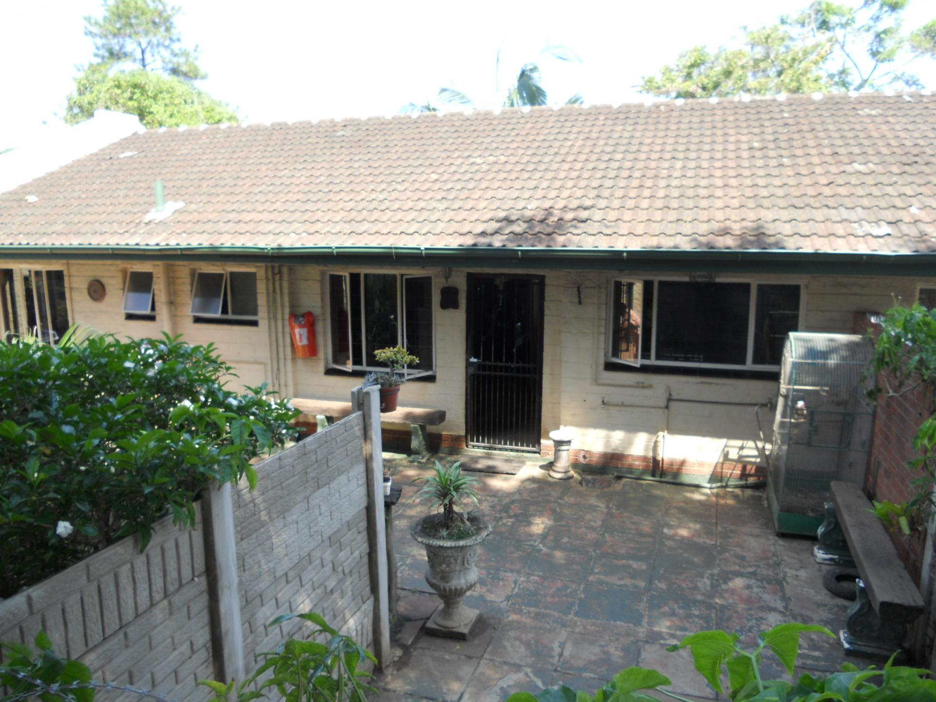 Front View of property in Amanzimtoti 