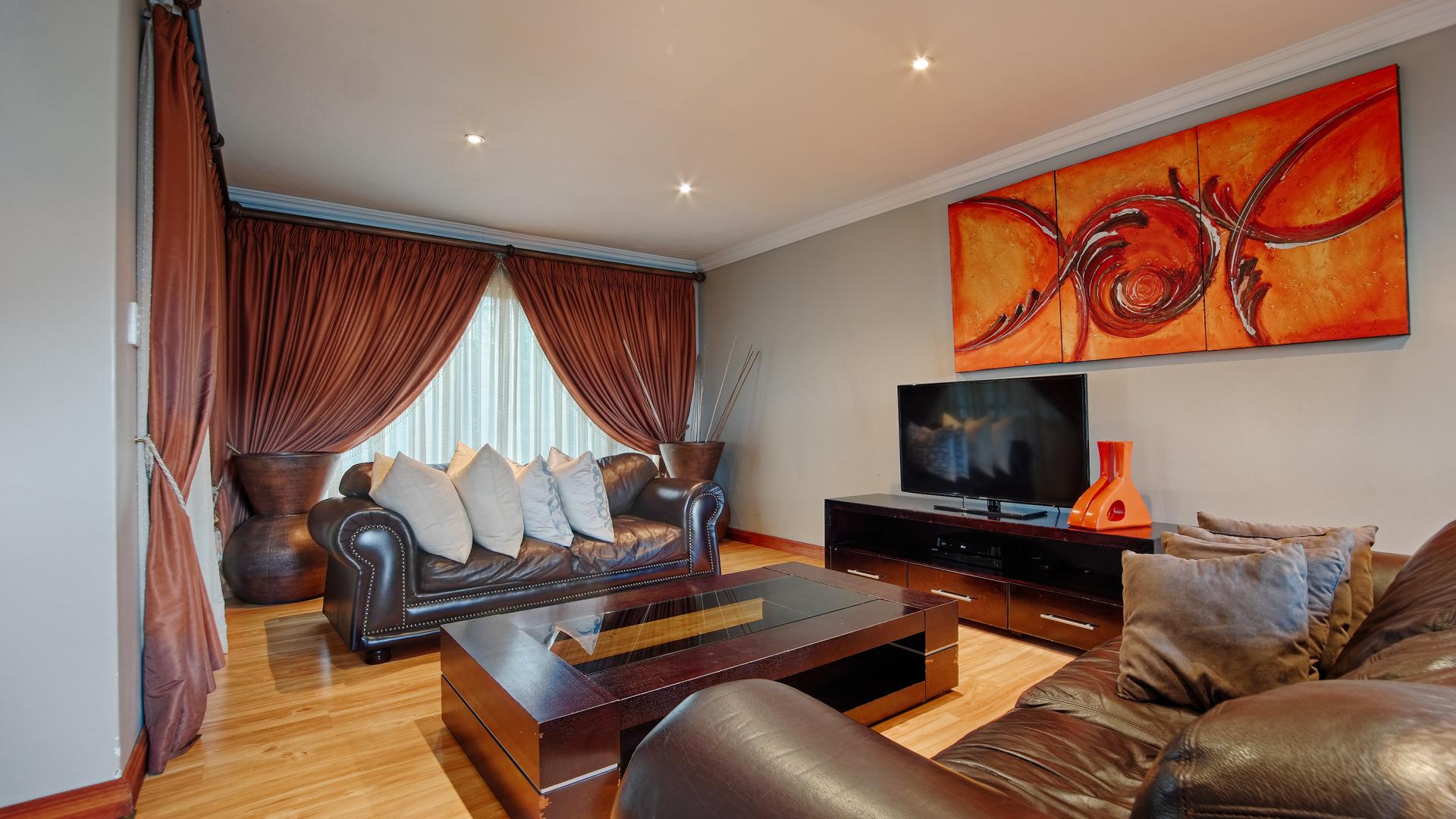 Lounges - 28 square meters of property in Willow Acres Estate