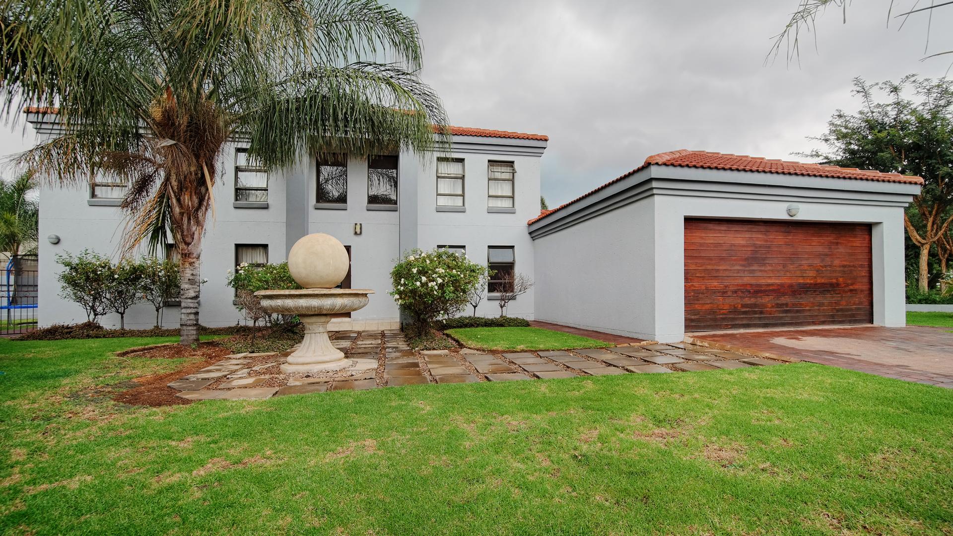 Front View of property in Willow Acres Estate