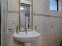 Bathroom 1 - 4 square meters of property in Willow Acres Estate