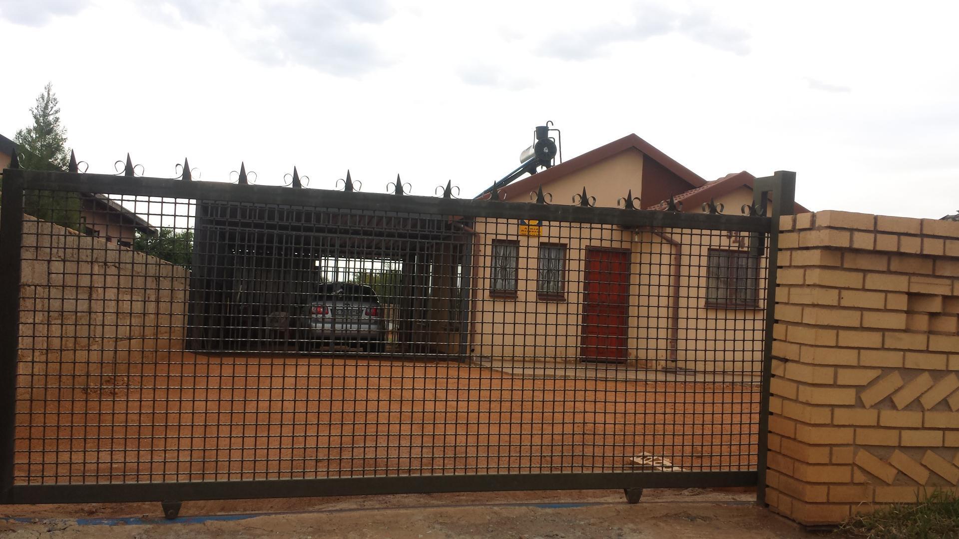 Front View of property in Soshanguve