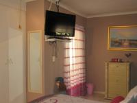 Main Bedroom - 20 square meters of property in Vaalmarina