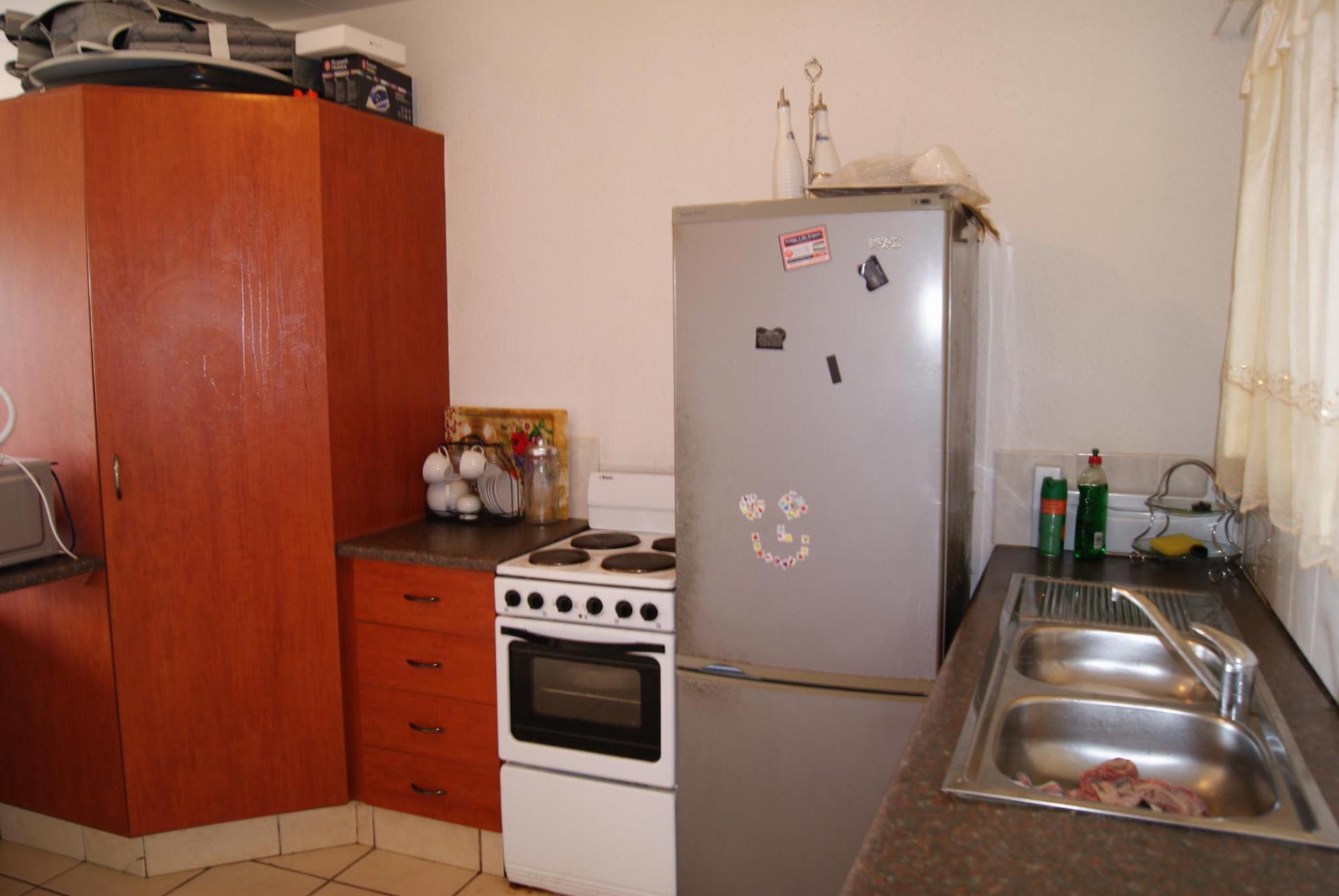 Kitchen - 24 square meters of property in Montclair (Dbn)