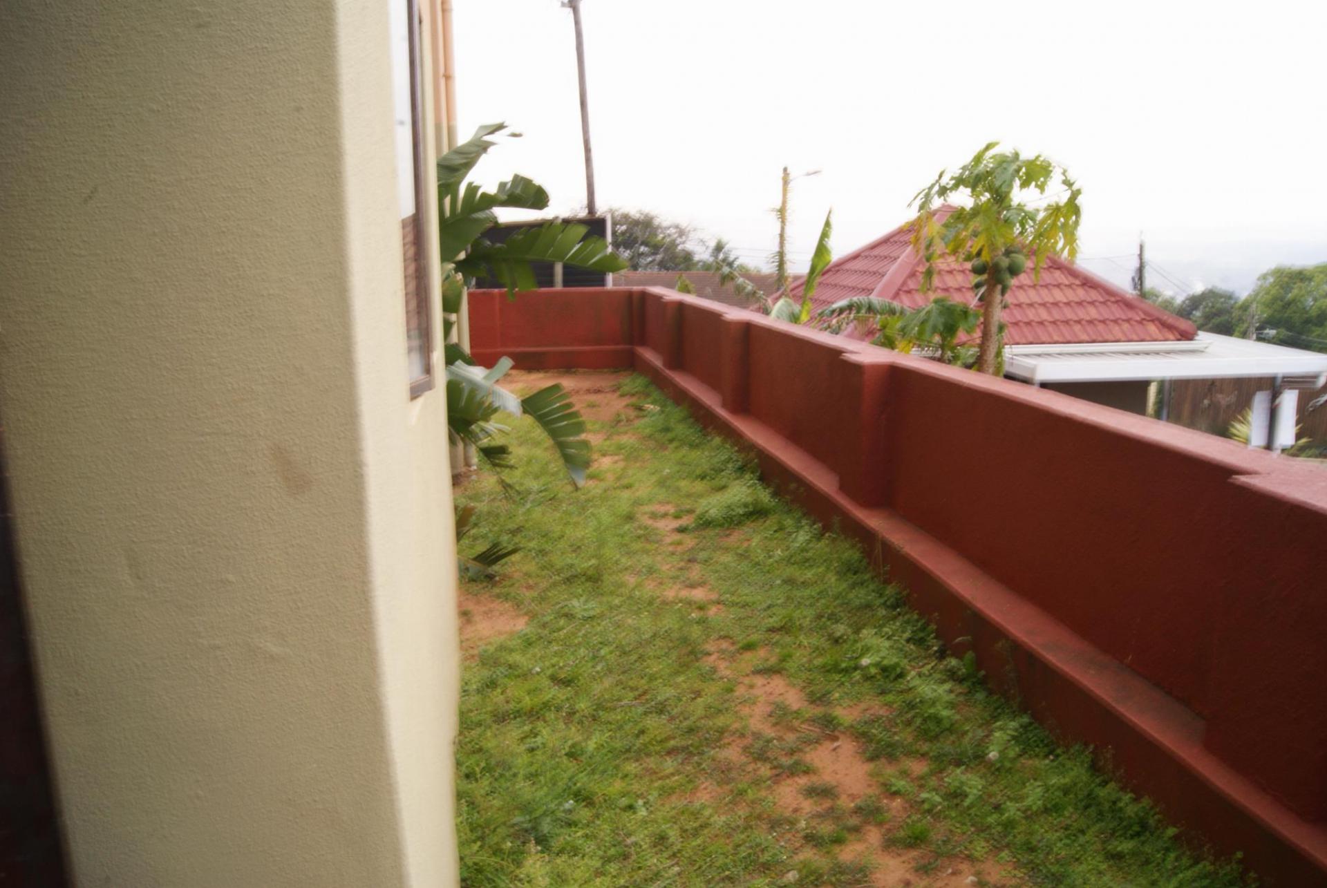 Front View of property in Montclair (Dbn)