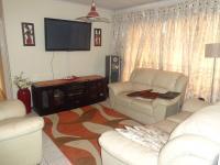 Lounges - 10 square meters of property in Kagiso