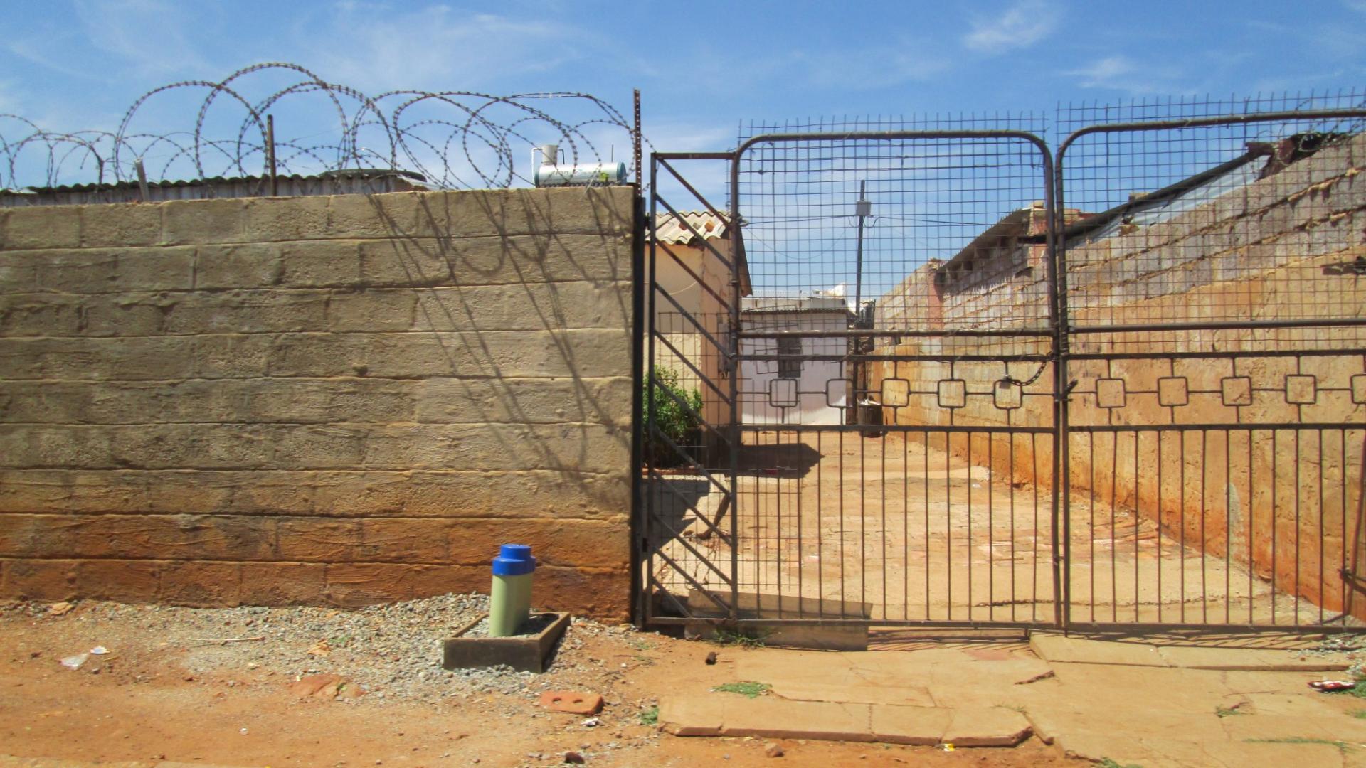 Spaces of property in Eldorado Park AH