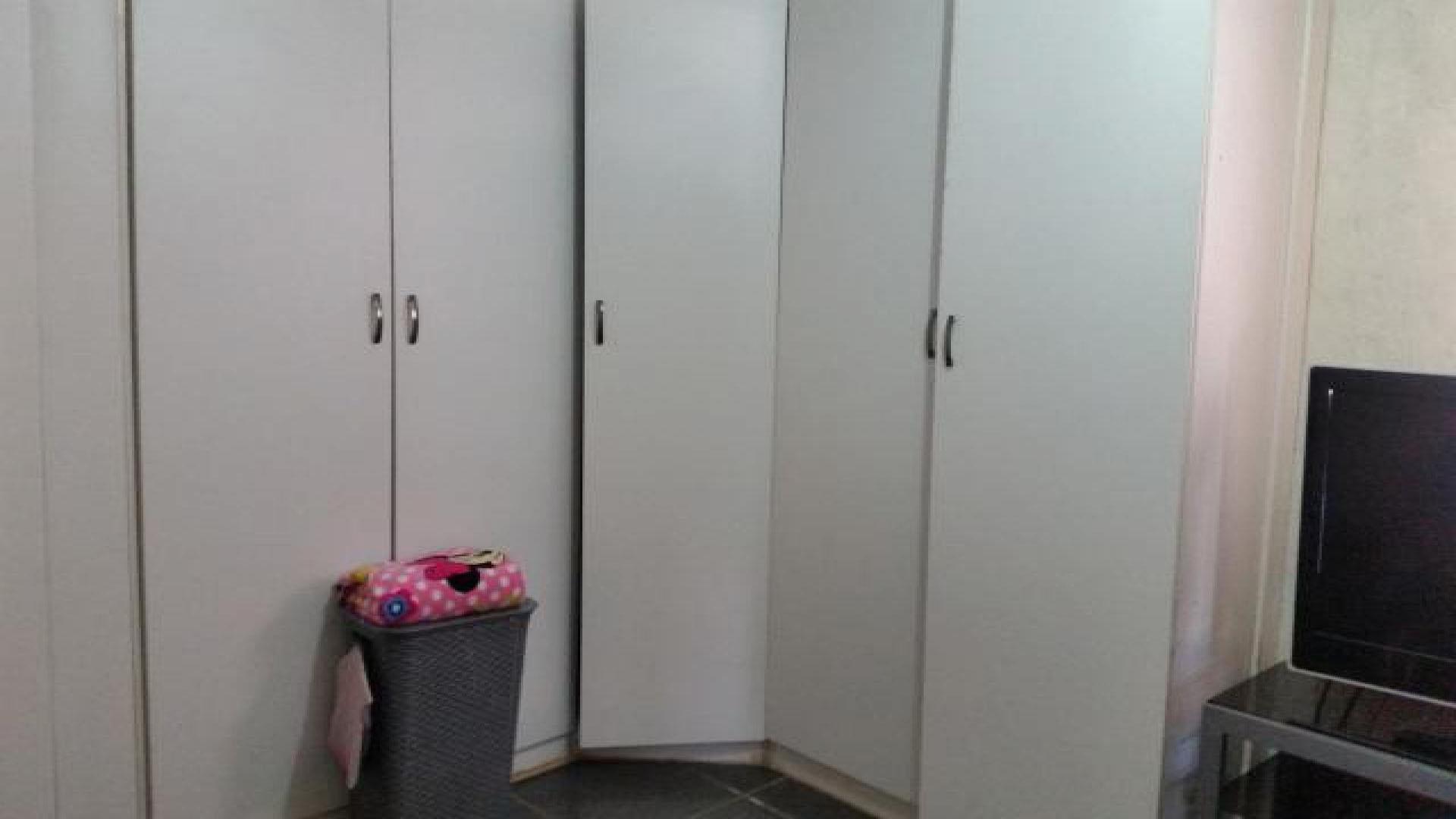 Bed Room 1 of property in Eldorado Park AH