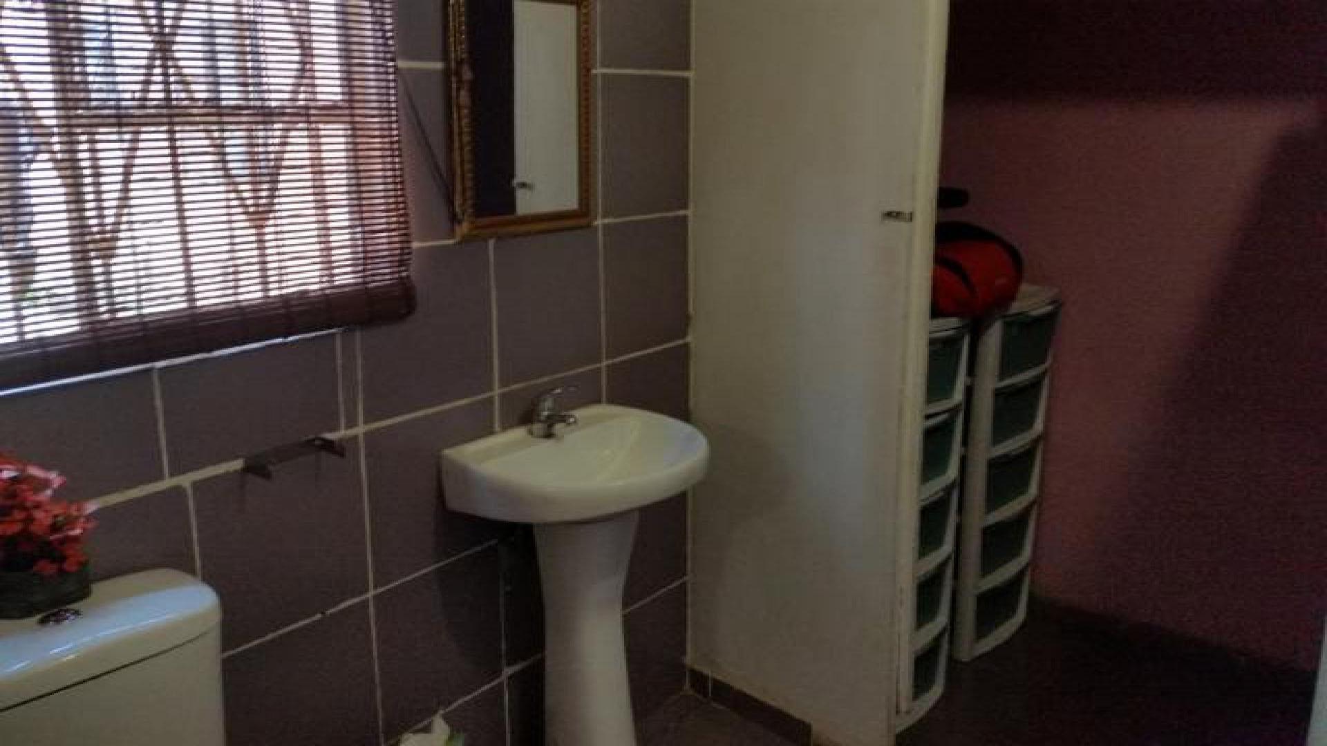 Bathroom 1 of property in Eldorado Park AH