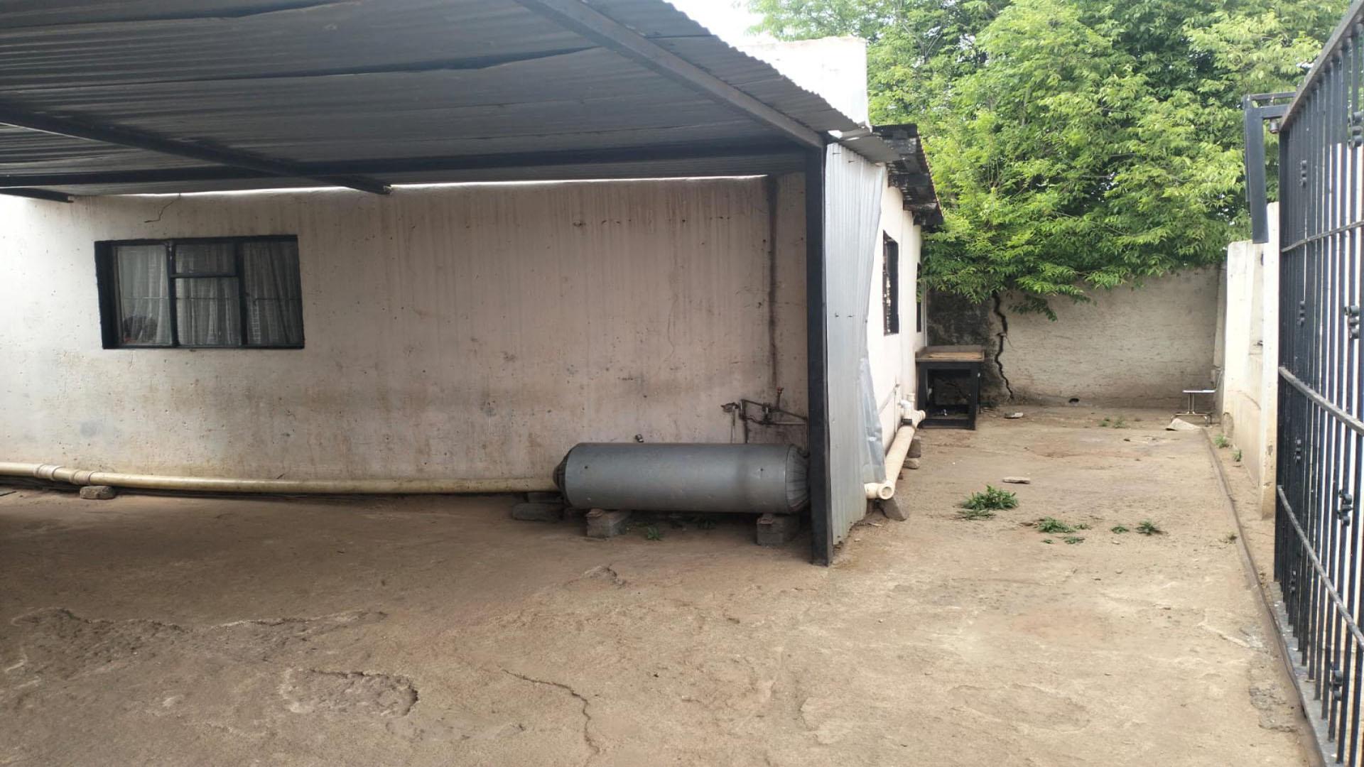 Carport  of property in Eldorado Park AH