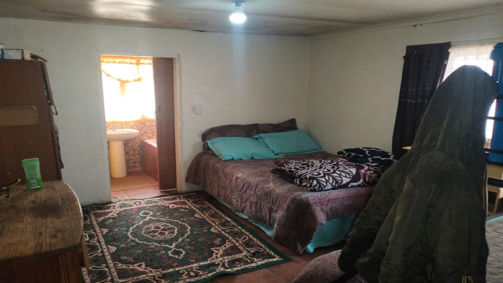 Bed Room 1 of property in Eldorado Park AH