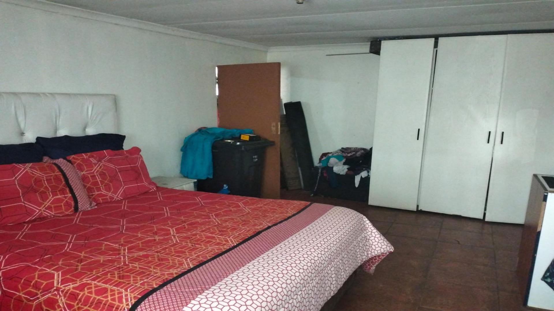 Main Bedroom of property in Eldorado Park AH