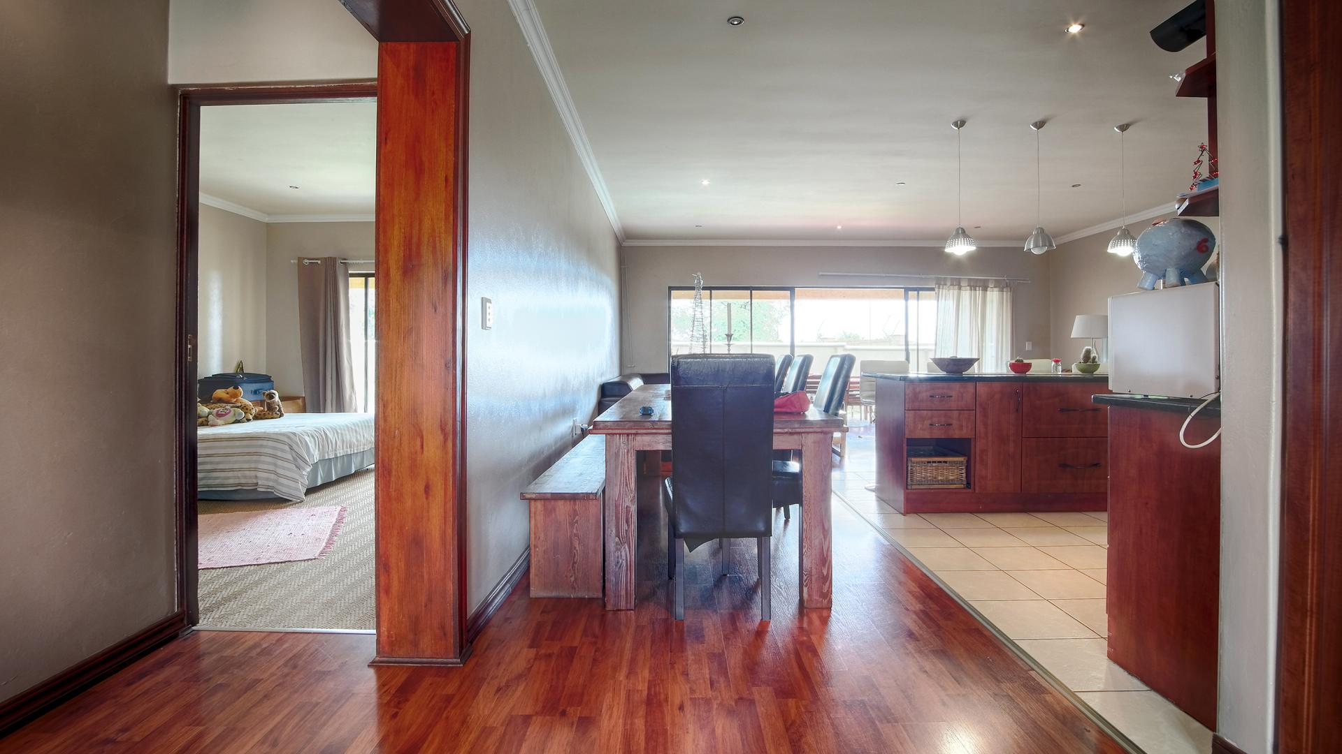Dining Room - 9 square meters of property in Silverwoods Country Estate