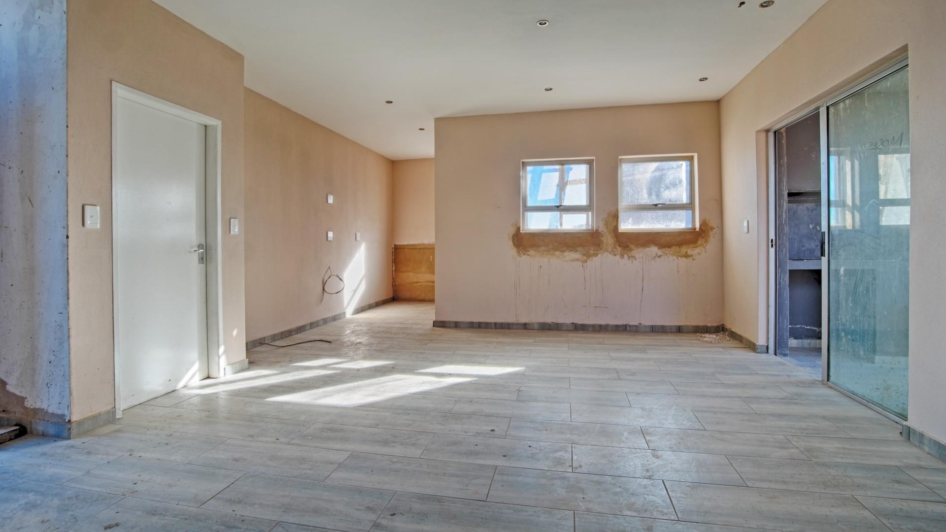 Dining Room - 18 square meters of property in Heron Hill Estate