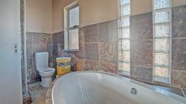 Main Bathroom - 8 square meters of property in Heron Hill Estate