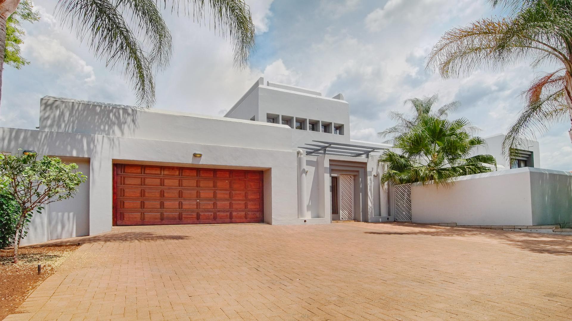 Front View of property in Silver Lakes Golf Estate