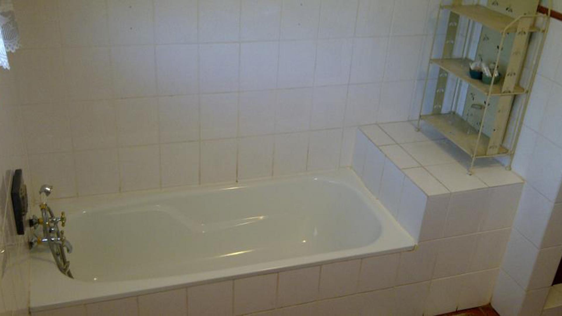 Bathroom 3+ of property in Equestria