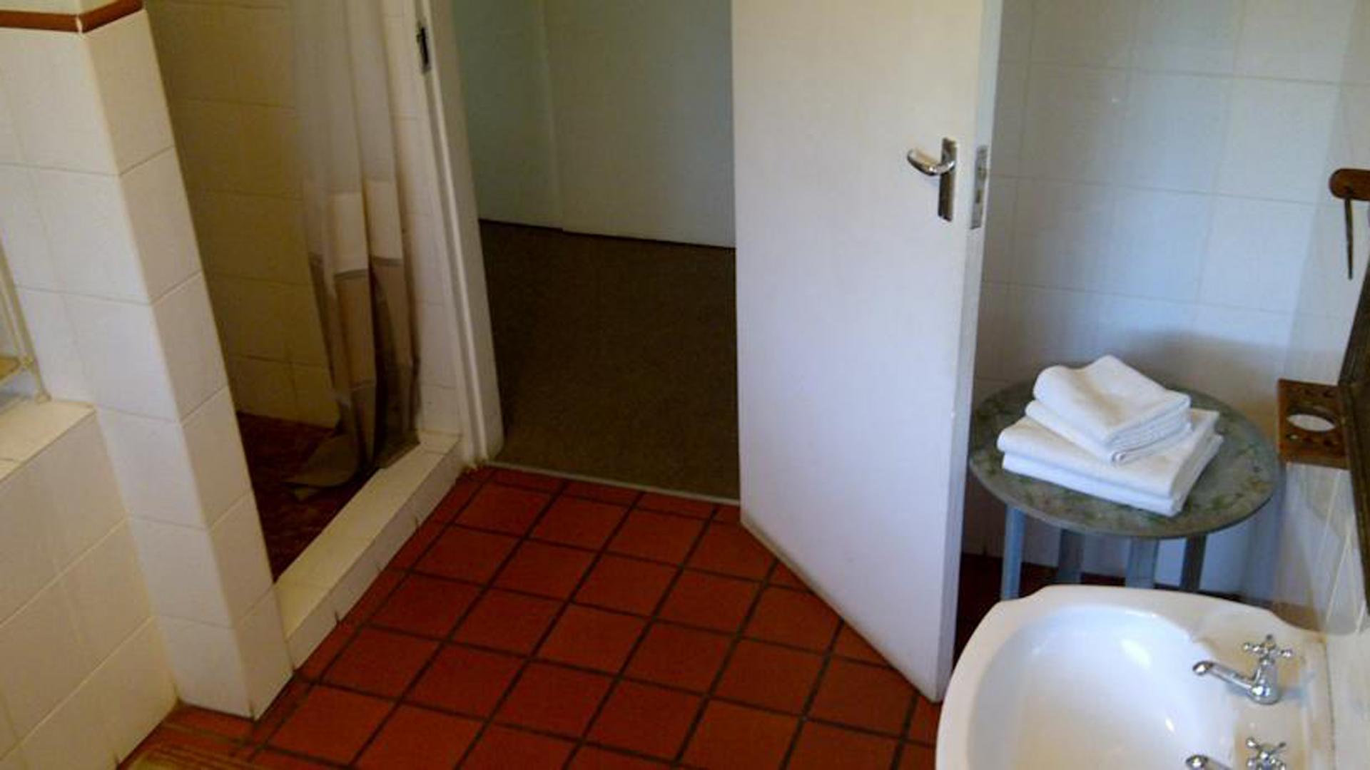 Bathroom 3+ of property in Equestria