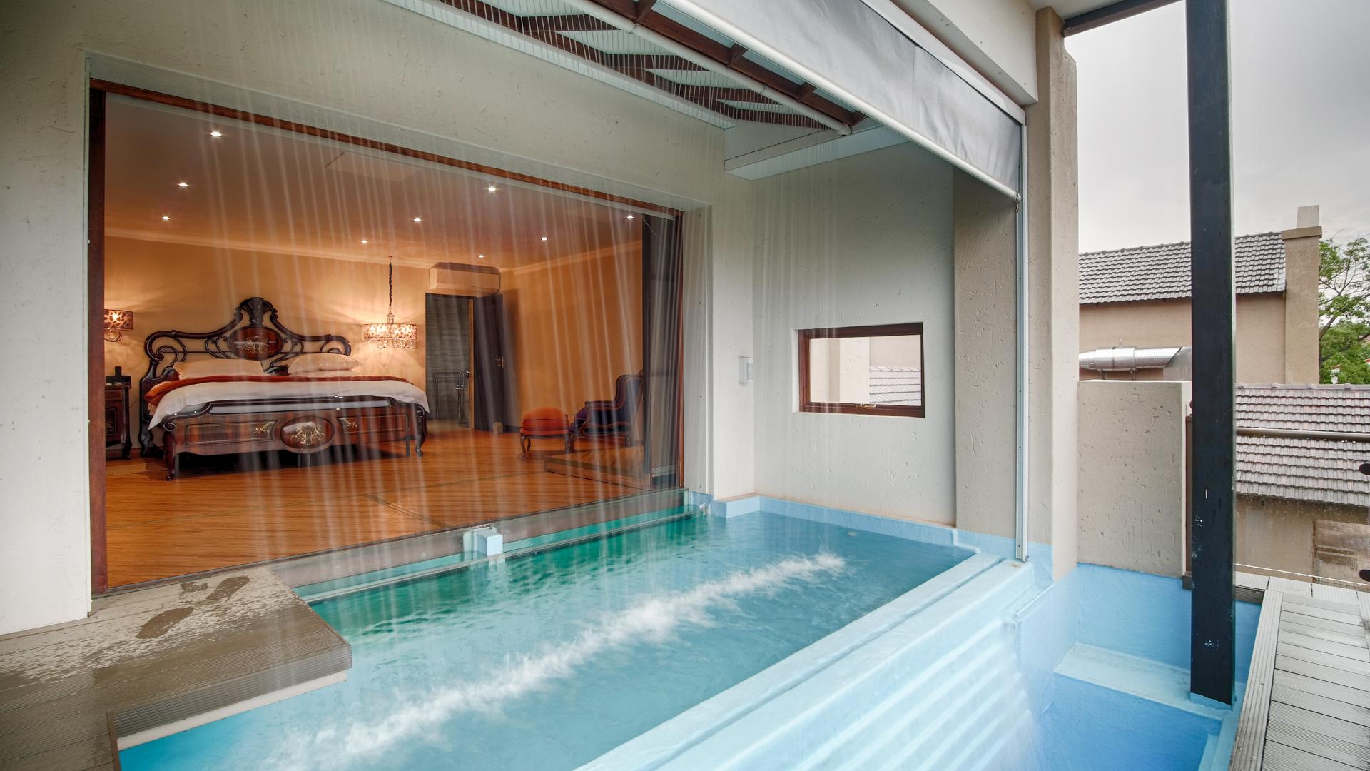 Main Bedroom of property in Waterkloof Ridge