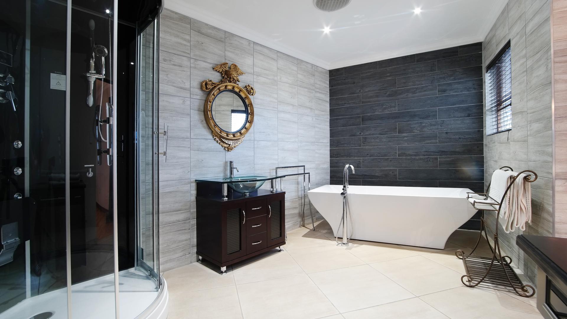 Main Bathroom of property in Waterkloof Ridge