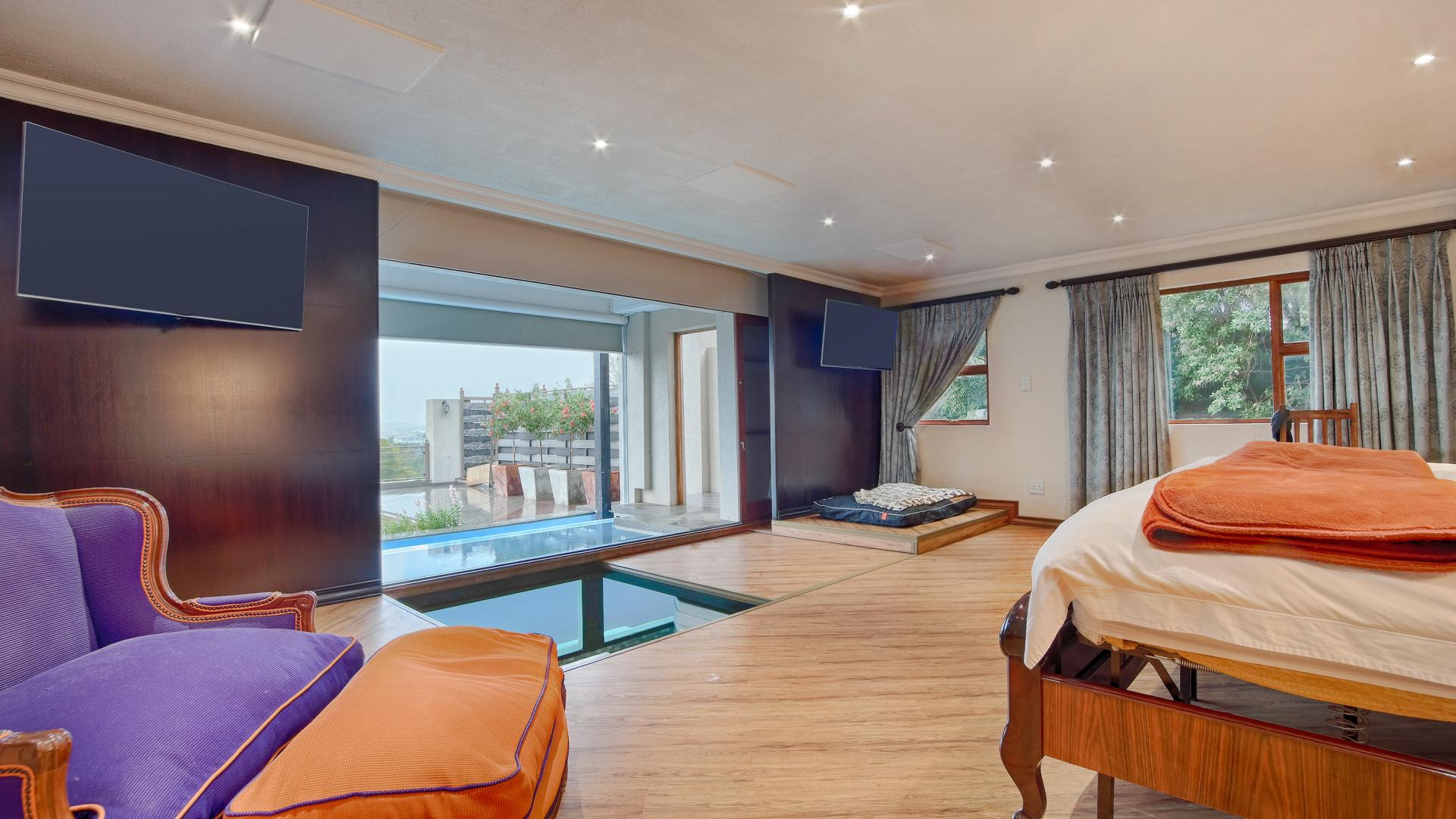 Main Bedroom of property in Waterkloof Ridge