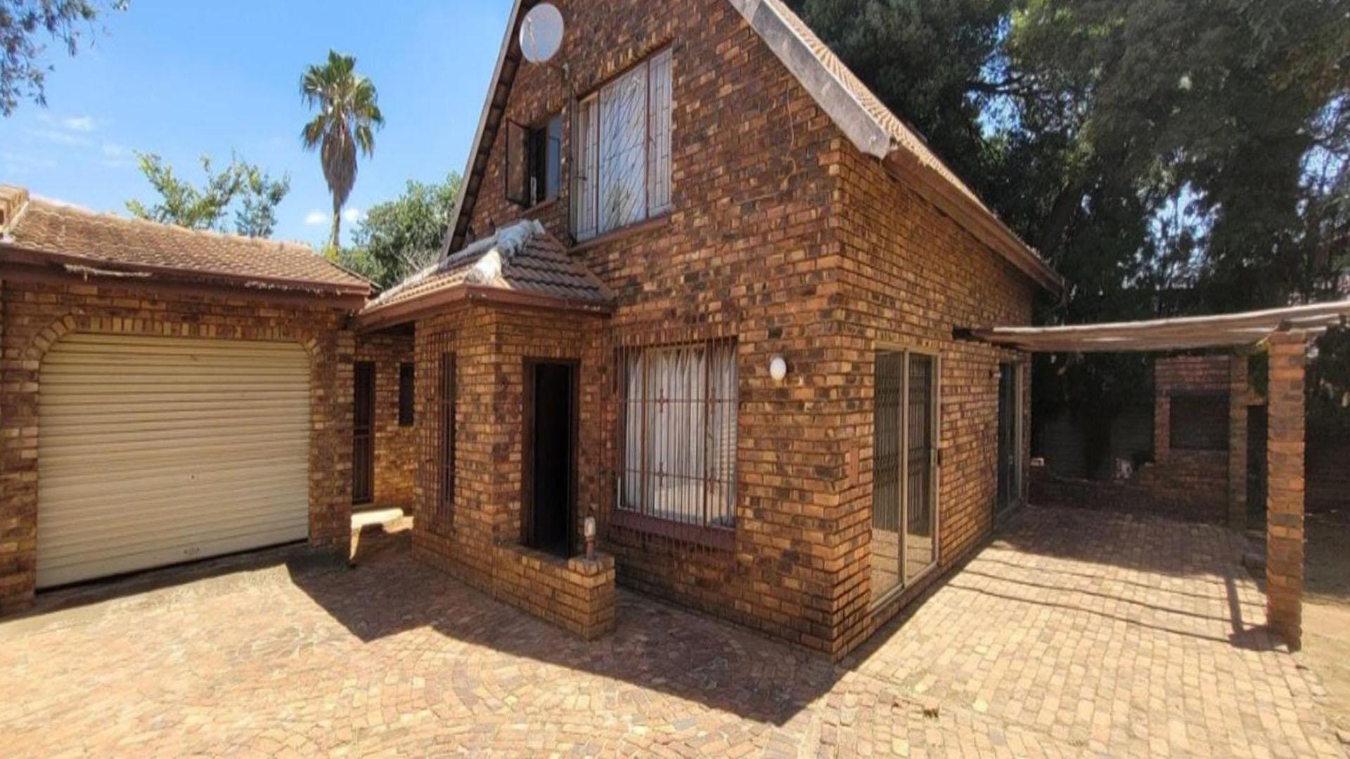 Front View of property in Birch Acres