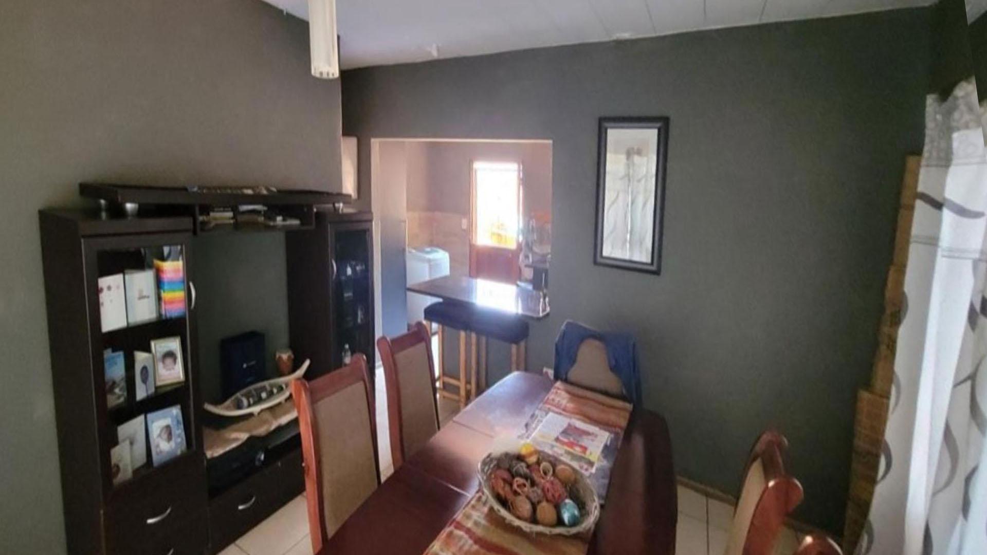 Dining Room of property in Birch Acres