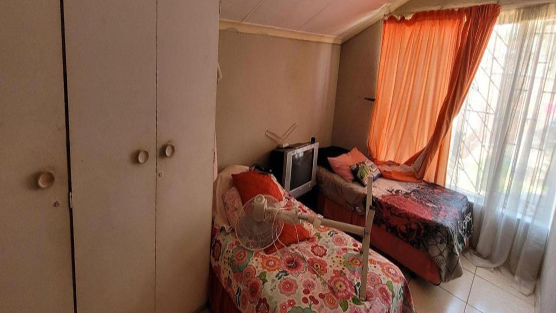 Bed Room 1 of property in Birch Acres