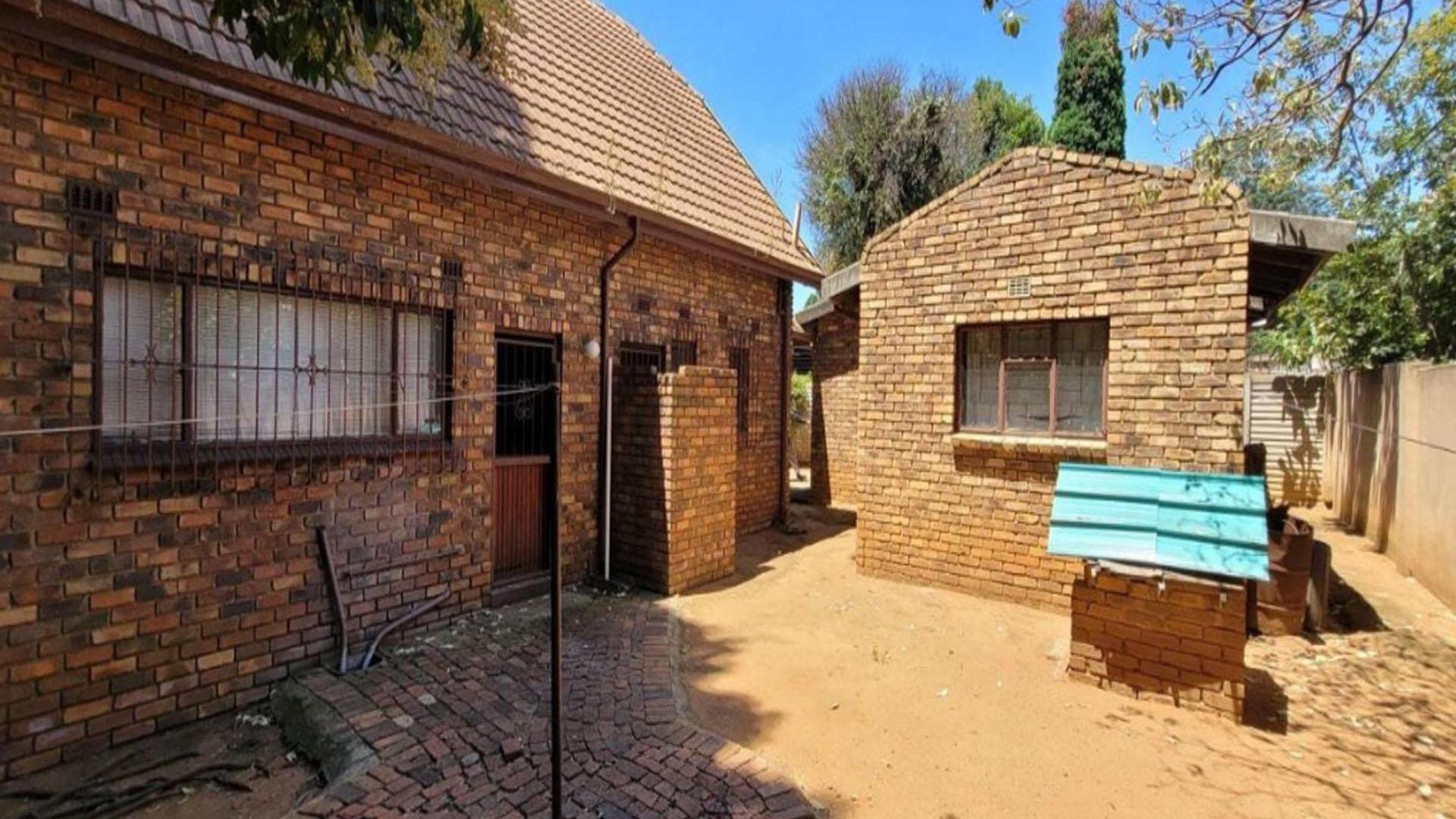 Front View of property in Birch Acres