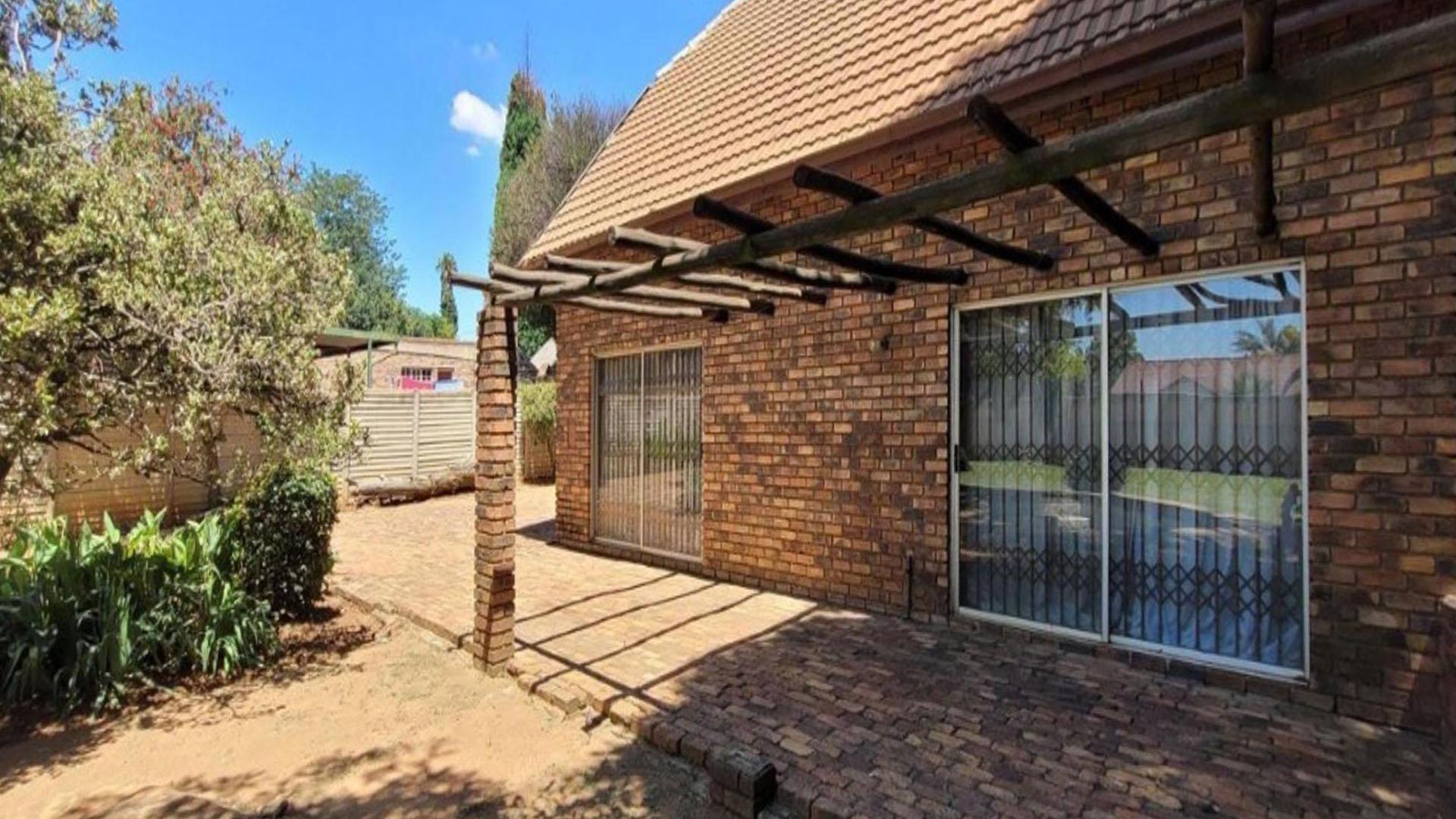 Front View of property in Birch Acres