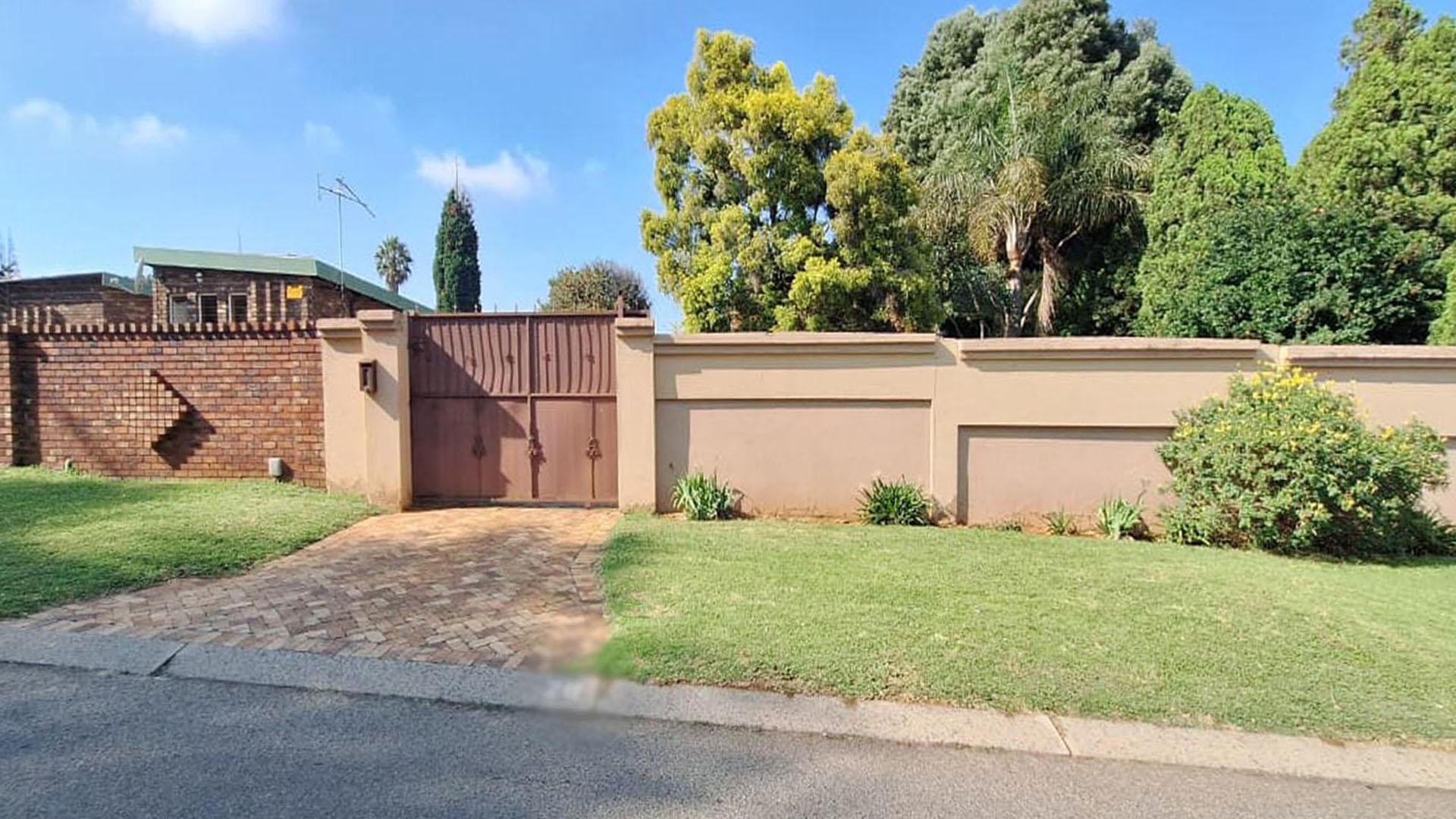 Front View of property in Birch Acres