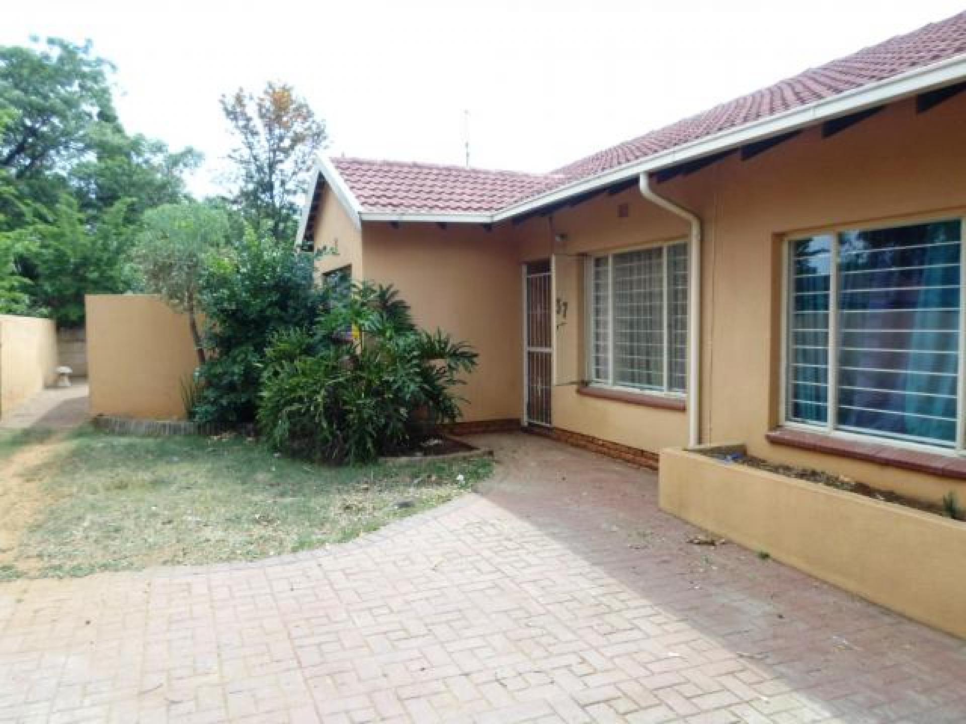 Front View of property in Mayberry Park