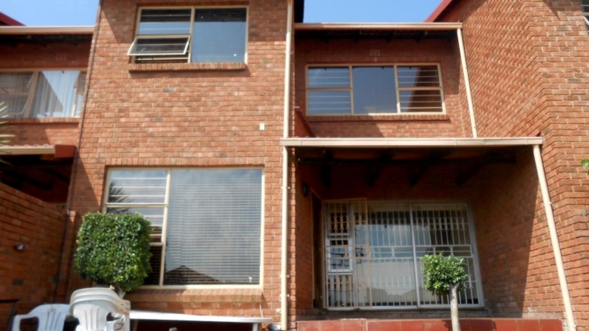 Front View of property in Corlett Gardens