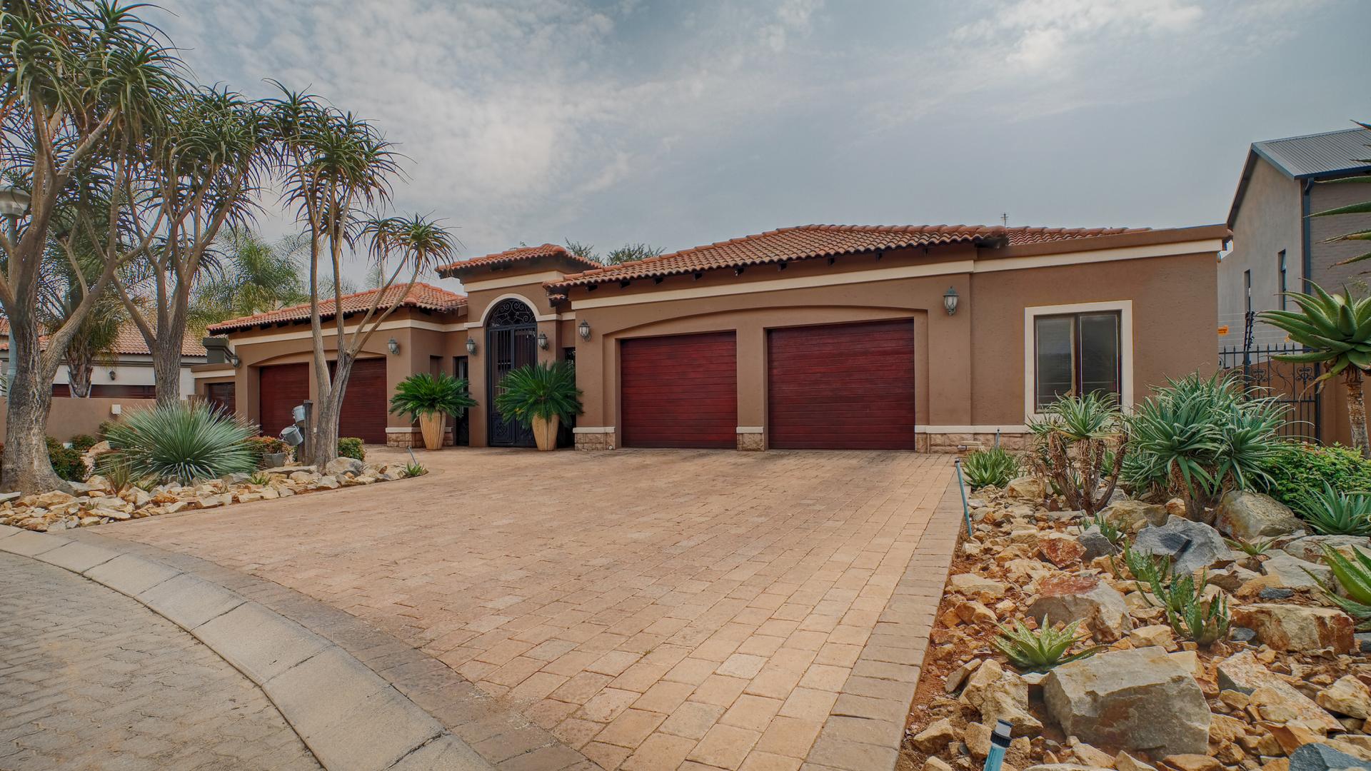 Front View of property in Silver Lakes Golf Estate