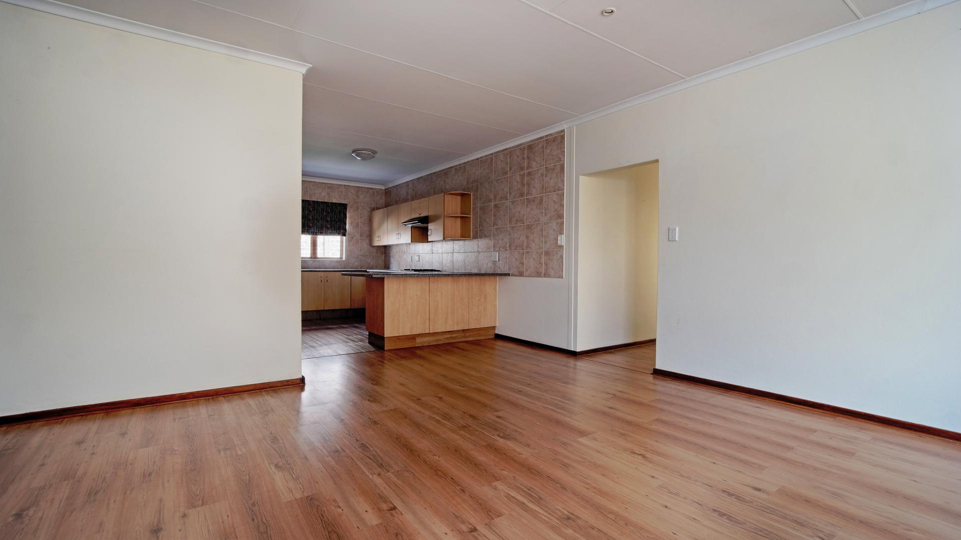 Dining Room - 14 square meters of property in Silver Lakes Golf Estate