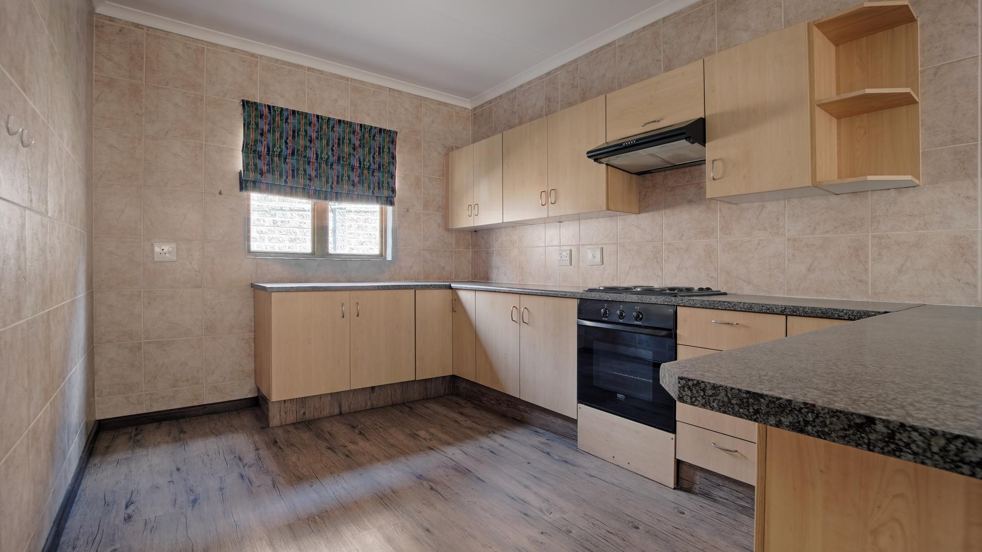 Kitchen - 14 square meters of property in Silver Lakes Golf Estate