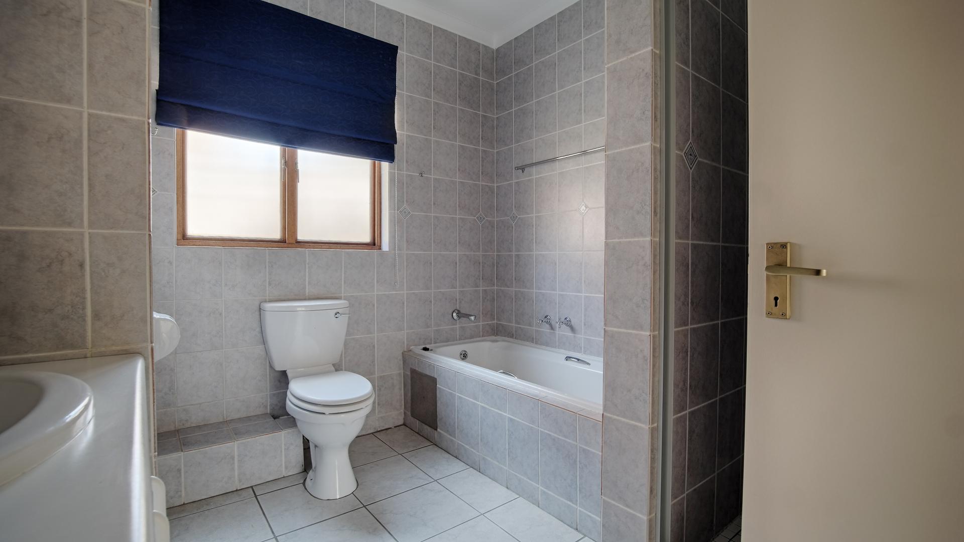 Main Bathroom - 8 square meters of property in Silver Lakes Golf Estate